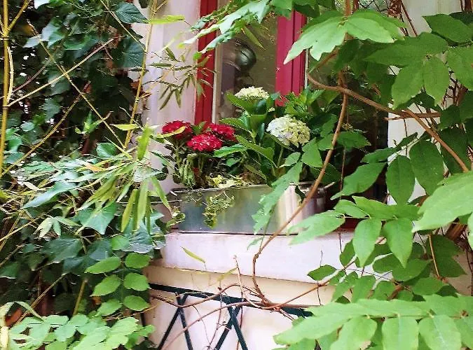 Апартаменты Lapetitemaisondeparis *